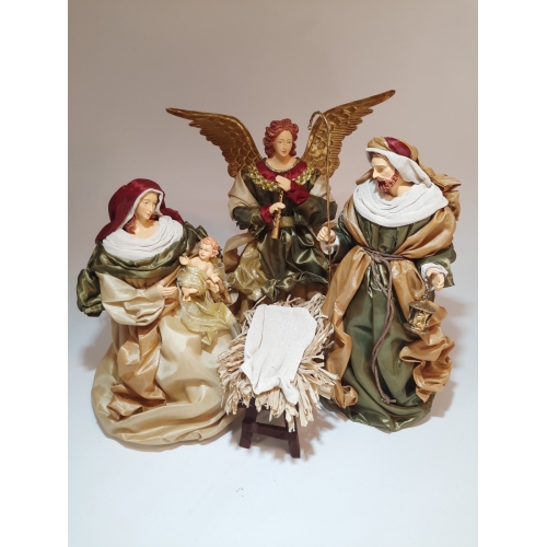 Święta Rodzina i Anioł. ZS36B . Figury w szatach z tkaniny do szopki betlejemskiej