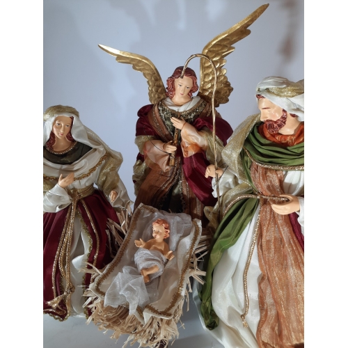 Święta Rodzina i Anioł. ZS36Y . Figury w szatach z tkaniny do szopki betlejemskiej